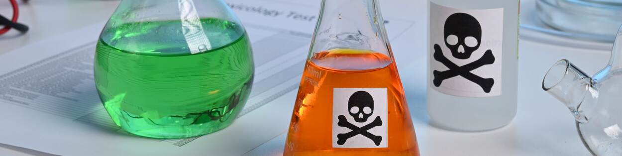 Deskundigheidsgebied Forensische Toxicologie: afbeelding van laboratorium met reageerbuisjes